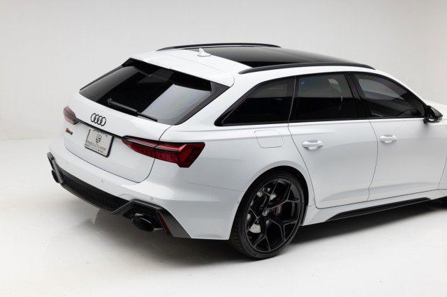 Used 2024 Audi RS 6 performance w/ Matte Carbon Package image 27