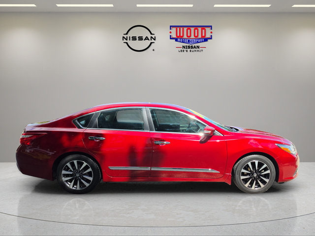 Used 2017 Nissan Altima 2.5 SV w/ Convenience Package FWD image 2