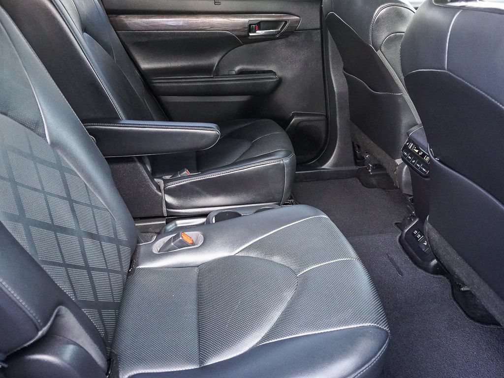 Used 2021 Toyota Highlander Platinum AWD/4WD image 14