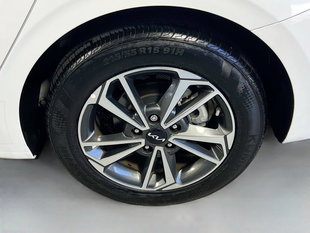 Certified 2024 Kia Forte LXS FWD image 29