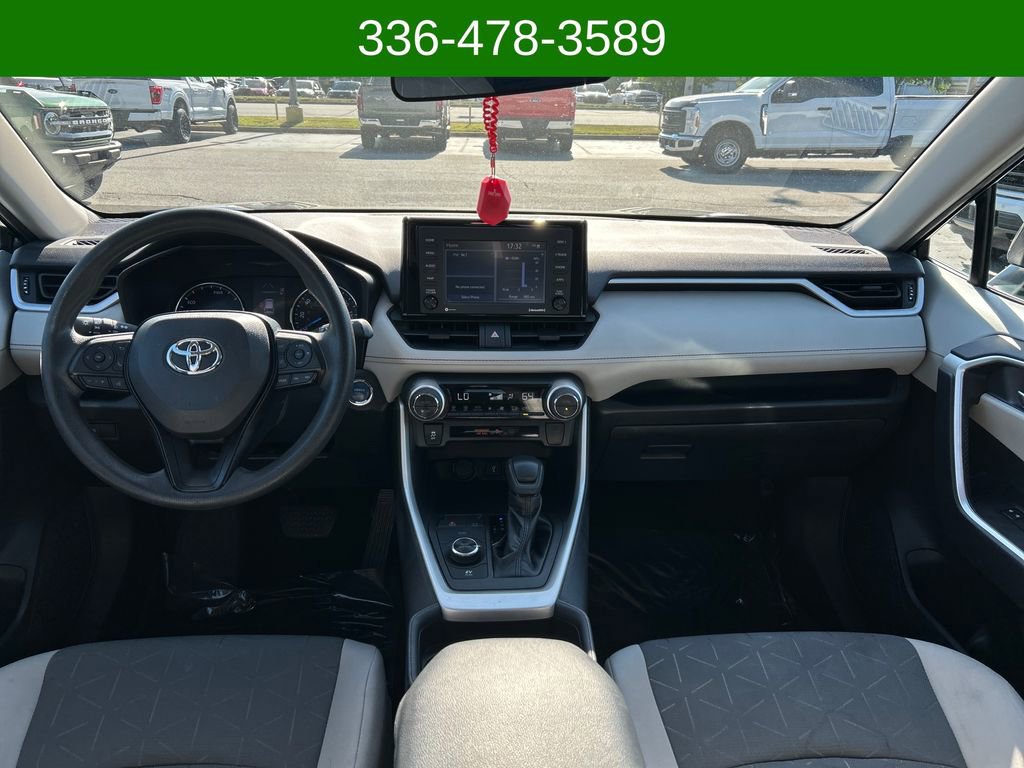Used 2020 Toyota RAV4 XLE w/ Carpet Mat Package AWD/4WD image 12