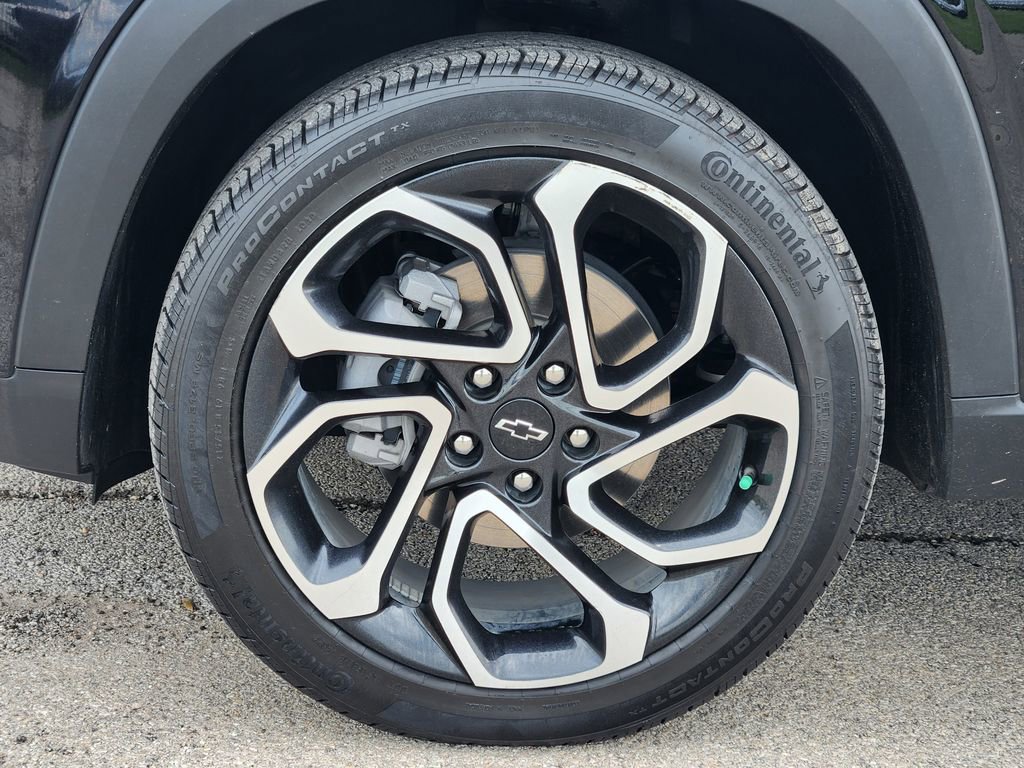 Certified 2025 Chevrolet Trax RS w/ Sunroof Package FWD image 10
