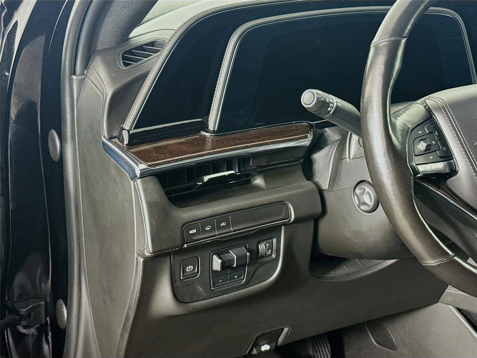 Used 2023 Cadillac Escalade ESV Premium Luxury Platinum image 5