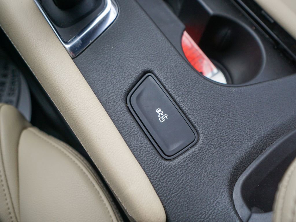 Used 2019 Cadillac XT5 FWD image 22