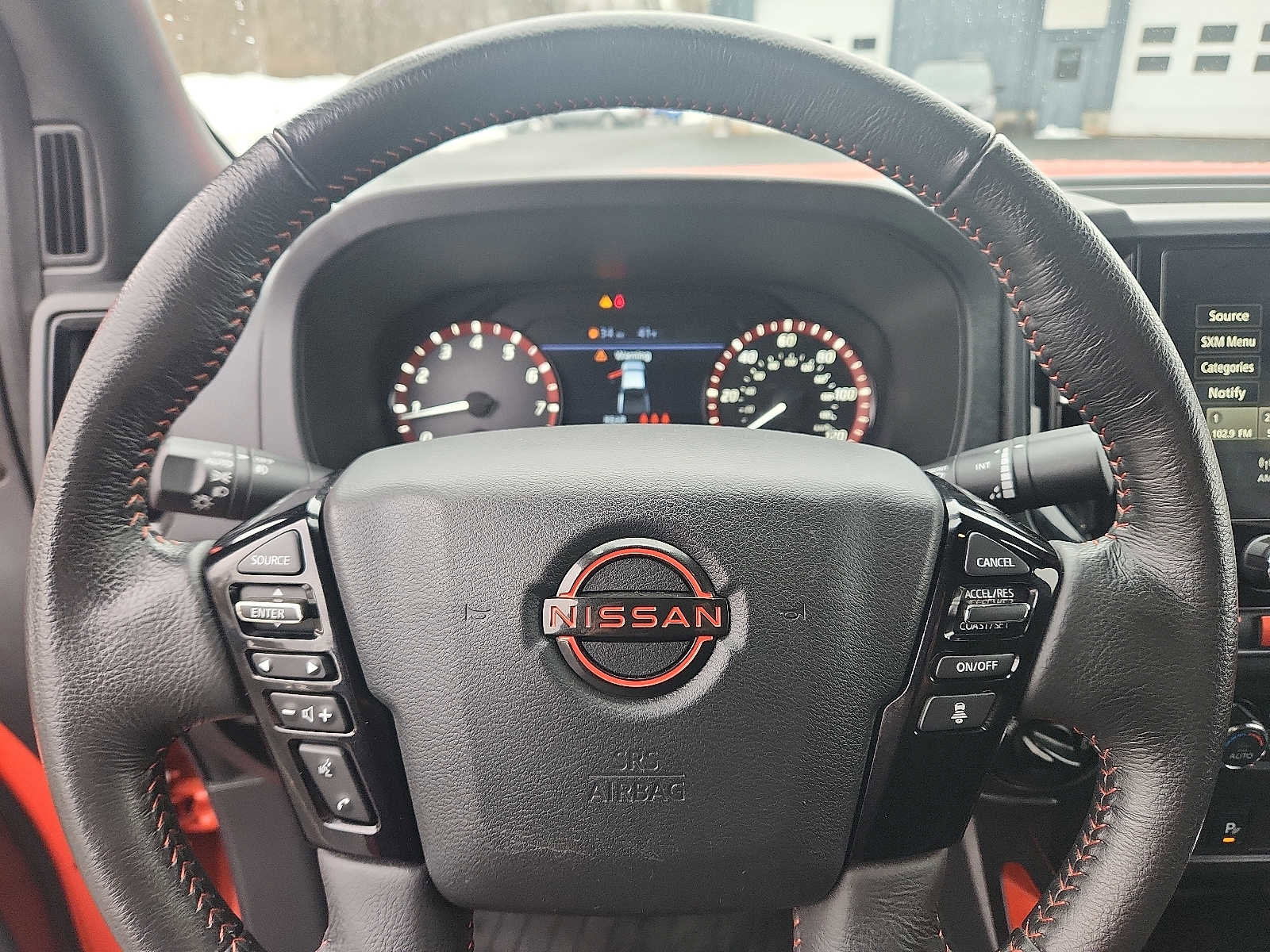 Used 2025 Nissan Frontier PRO-4X image 18