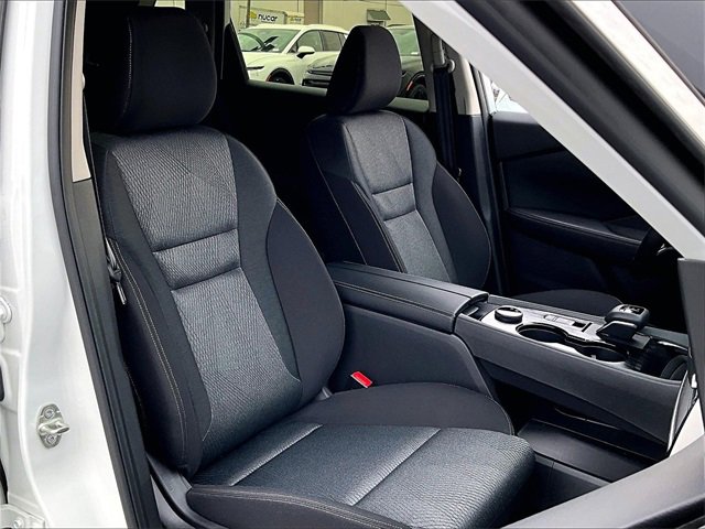 Used 2025 Nissan Rogue SV image 11