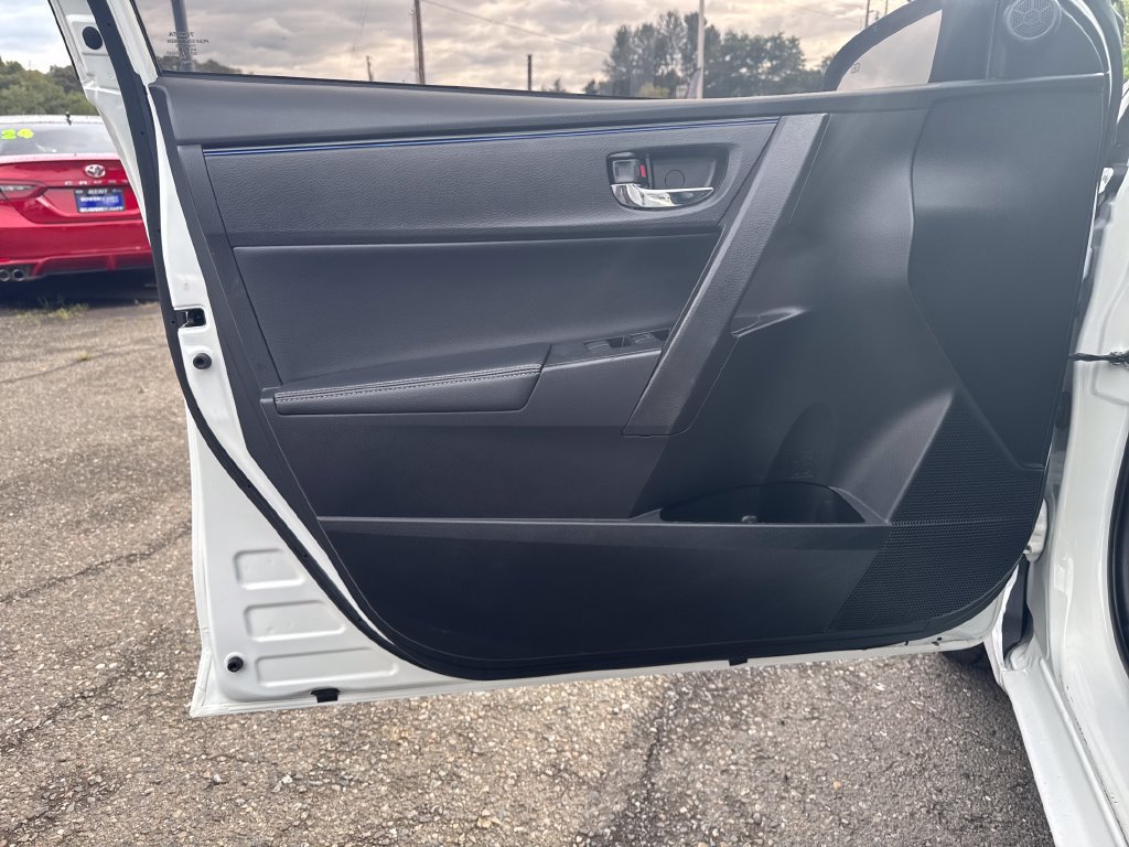Used 2017 Toyota Corolla SE FWD image 11