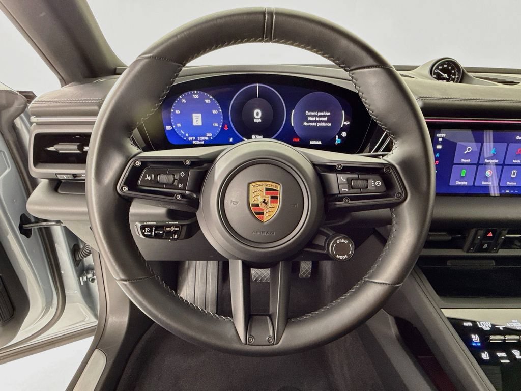 Certified 2025 Porsche Macan Electric RWD image 15
