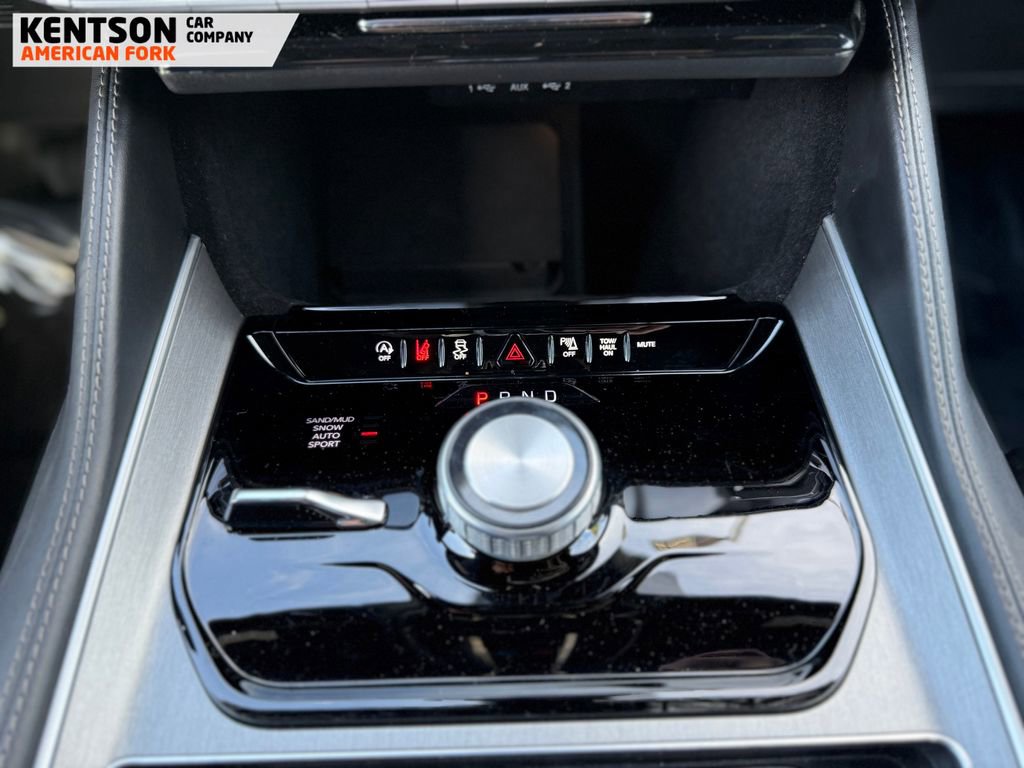 Used 2025 Jeep Wagoneer 4WD image 29