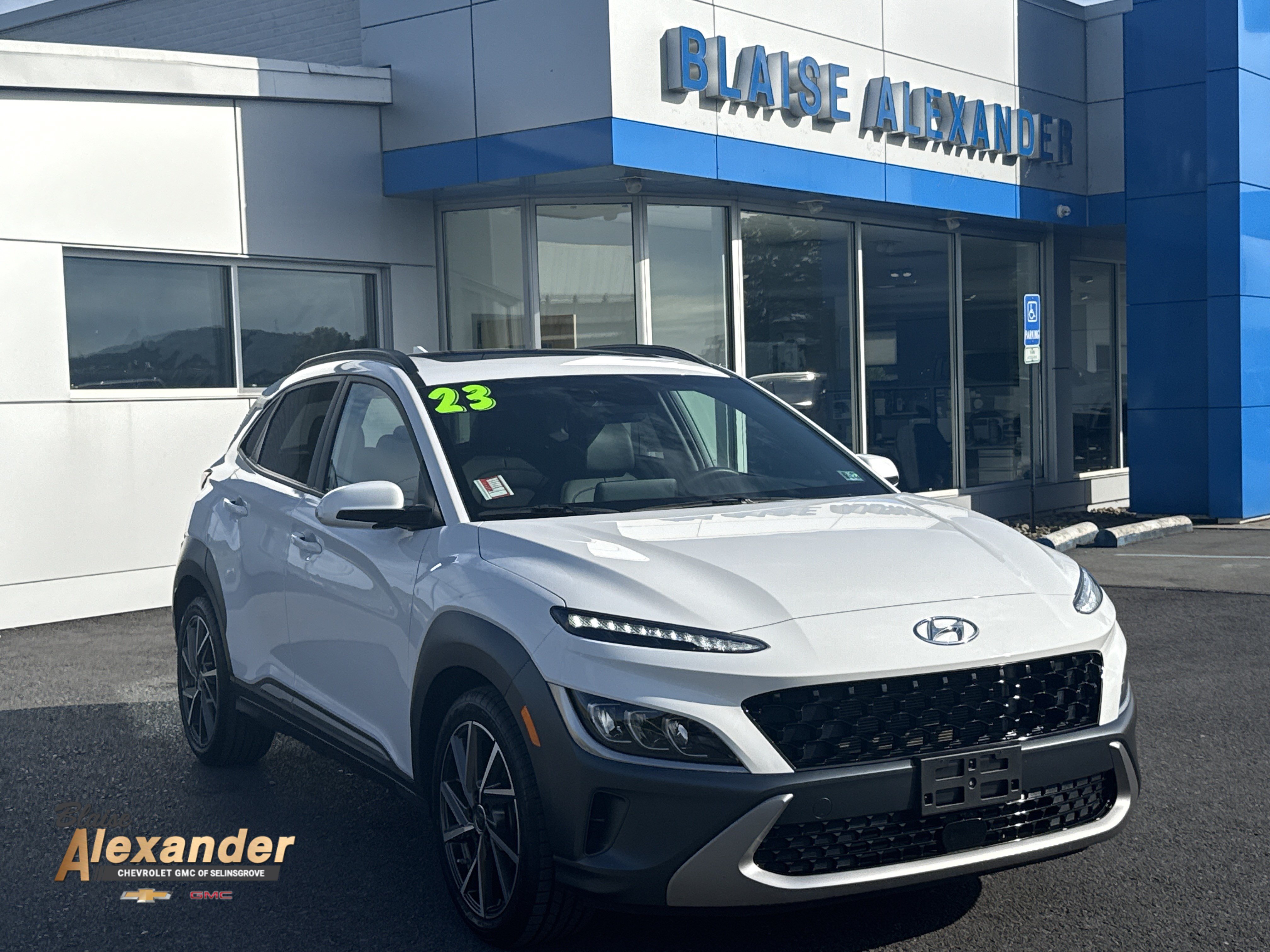 Used 2023 Hyundai Kona Limited w/ Cargo Package AWD/4WD image 1
