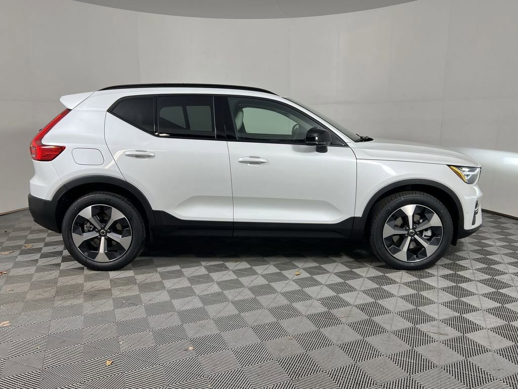 New 2026 Volvo XC40 B5 Plus w/ Climate Package image 9