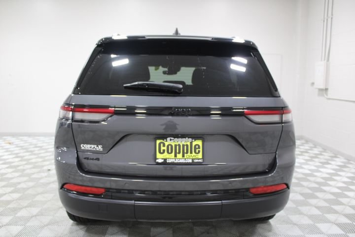 Used 2023 Jeep Grand Cherokee Altitude AWD/4WD image 10