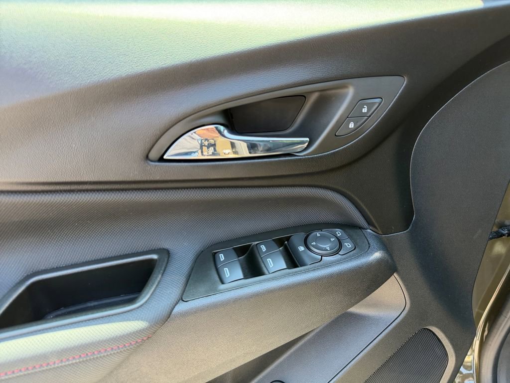 Used 2023 Chevrolet Equinox RS AWD/4WD image 23