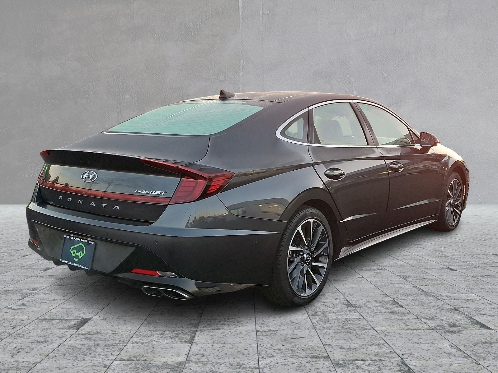 Used 2023 Hyundai Sonata Limited w/ Preferred Accessory Package FWD image 4