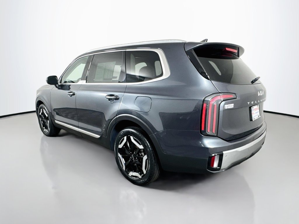 Used 2023 Kia Telluride EX w/ EX Captain's Chair Package FWD image 6