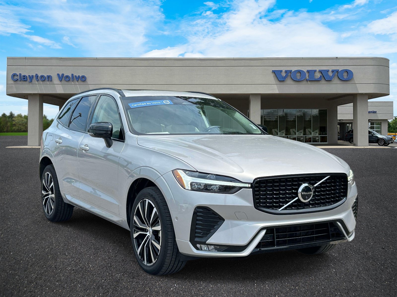 Certified 2025 Volvo XC60 B5 Ultra AWD/4WD image 1