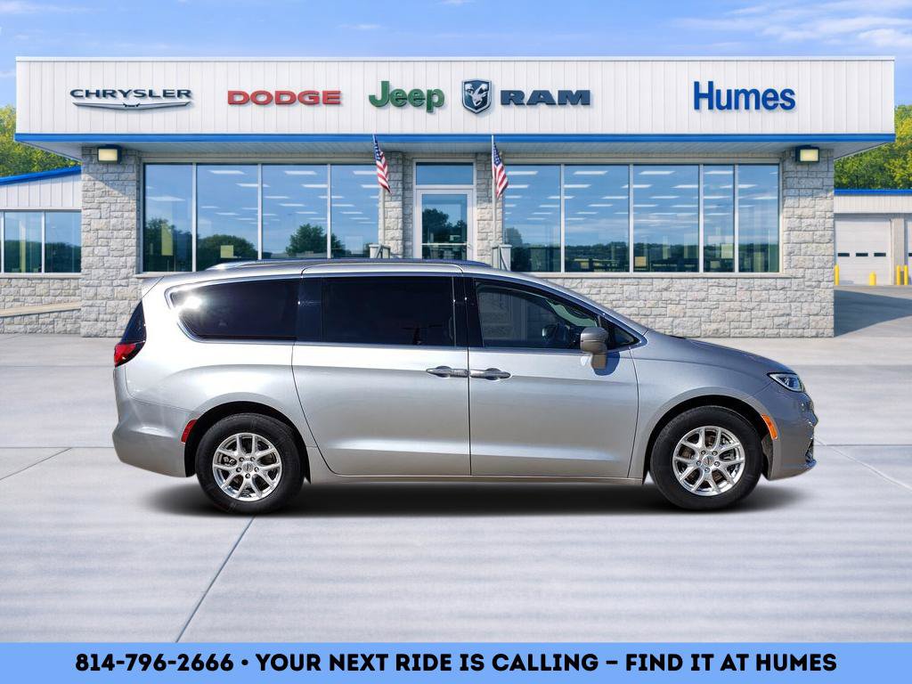 Used 2021 Chrysler Pacifica Touring-L FWD image 2