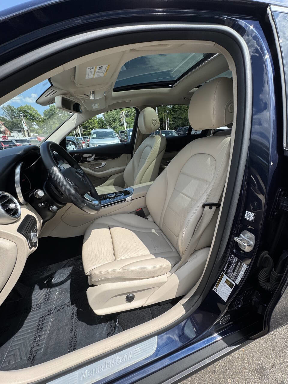 Used 2019 Mercedes-Benz GLC 300 4MATIC image 9