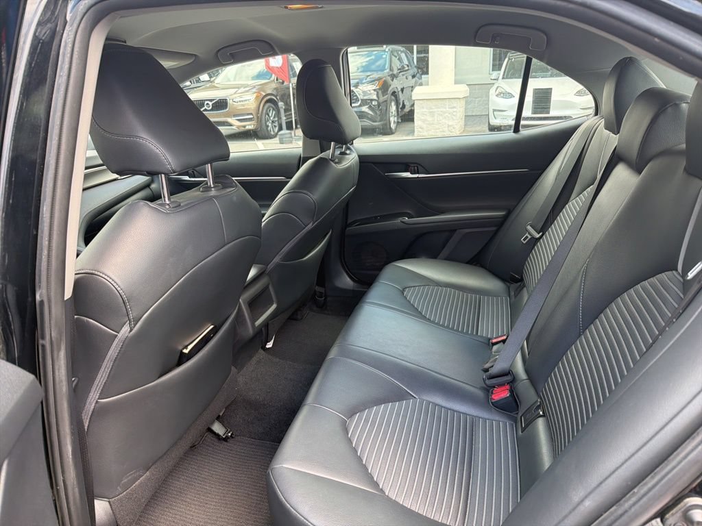 Used 2018 Toyota Camry SE FWD image 11