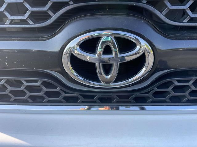 Used 2011 Toyota Tacoma PreRunner w/ SR5 Pkg #2 RWD image 3