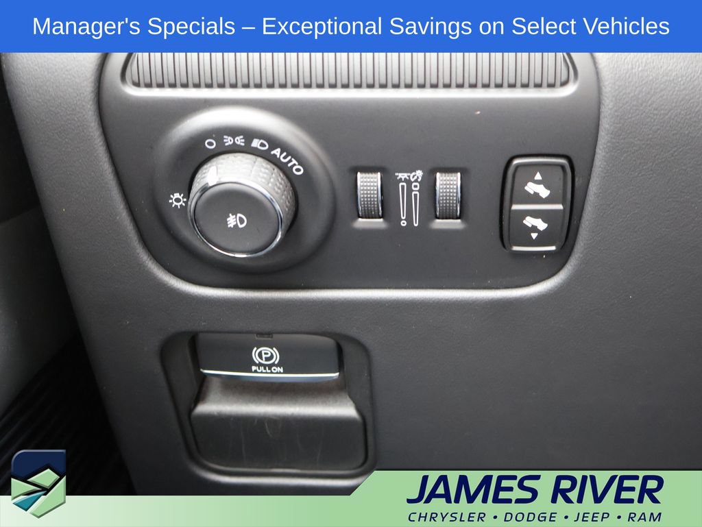Used 2024 Jeep Grand Wagoneer L Series III AWD/4WD image 35