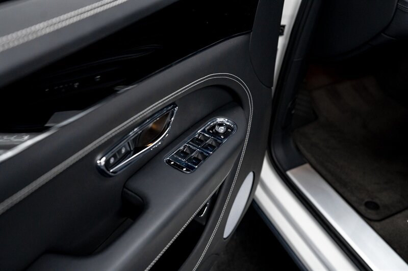 Used 2024 Bentley Bentayga AWD/4WD image 27