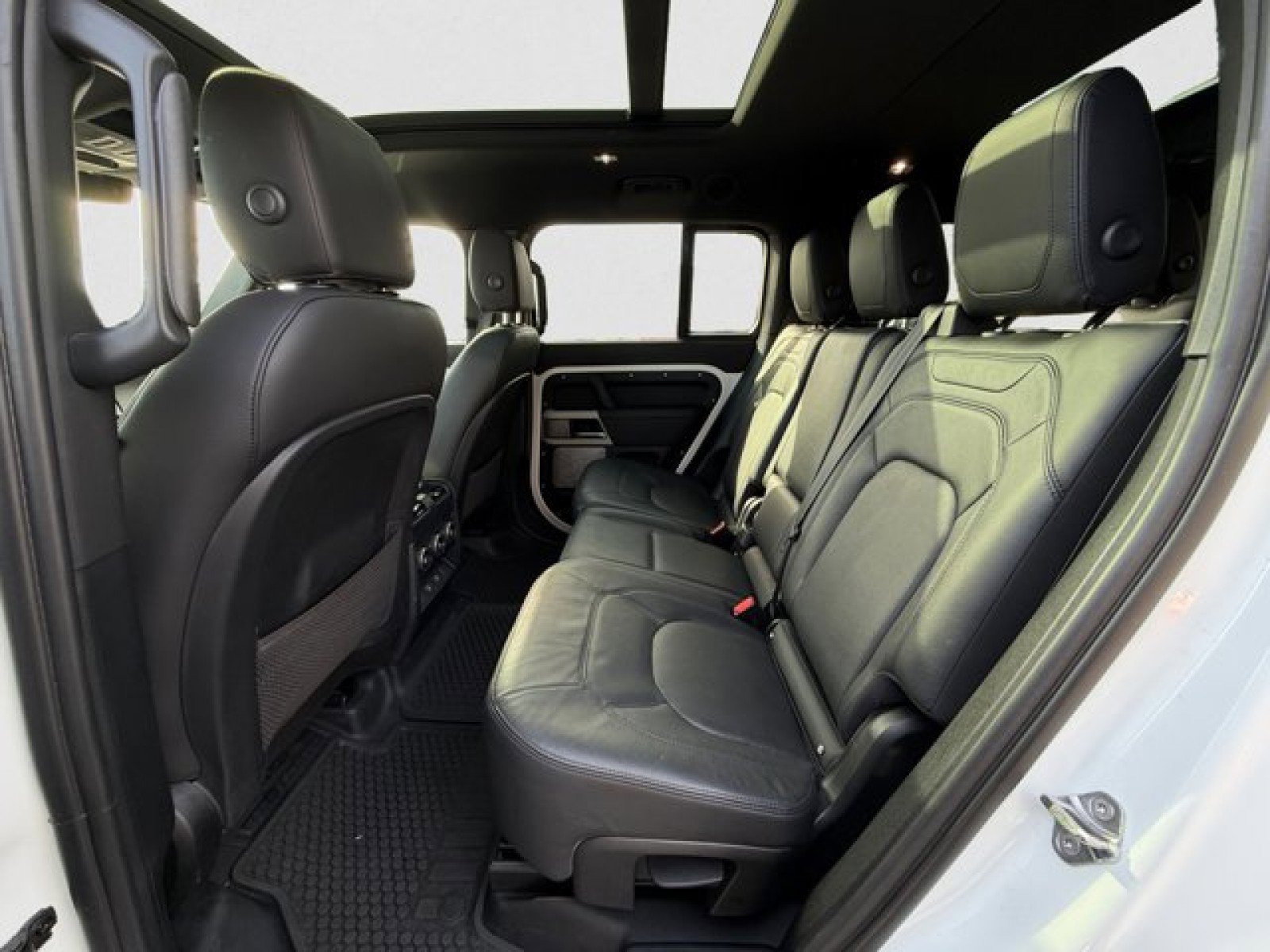 Used 2024 Land Rover Defender 130 S image 18