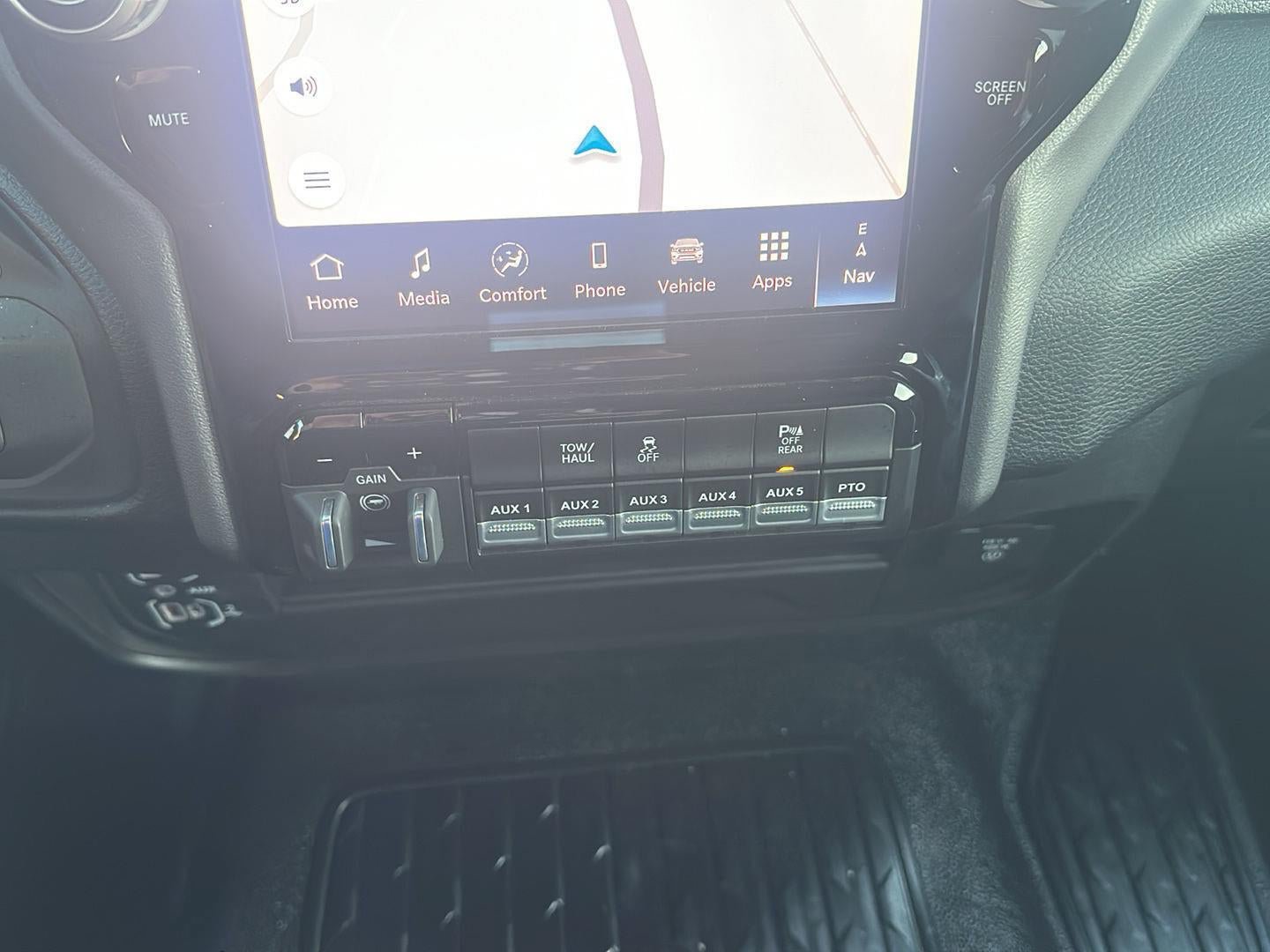New 2026 RAM 5500 4x4 Regular Cab image 17