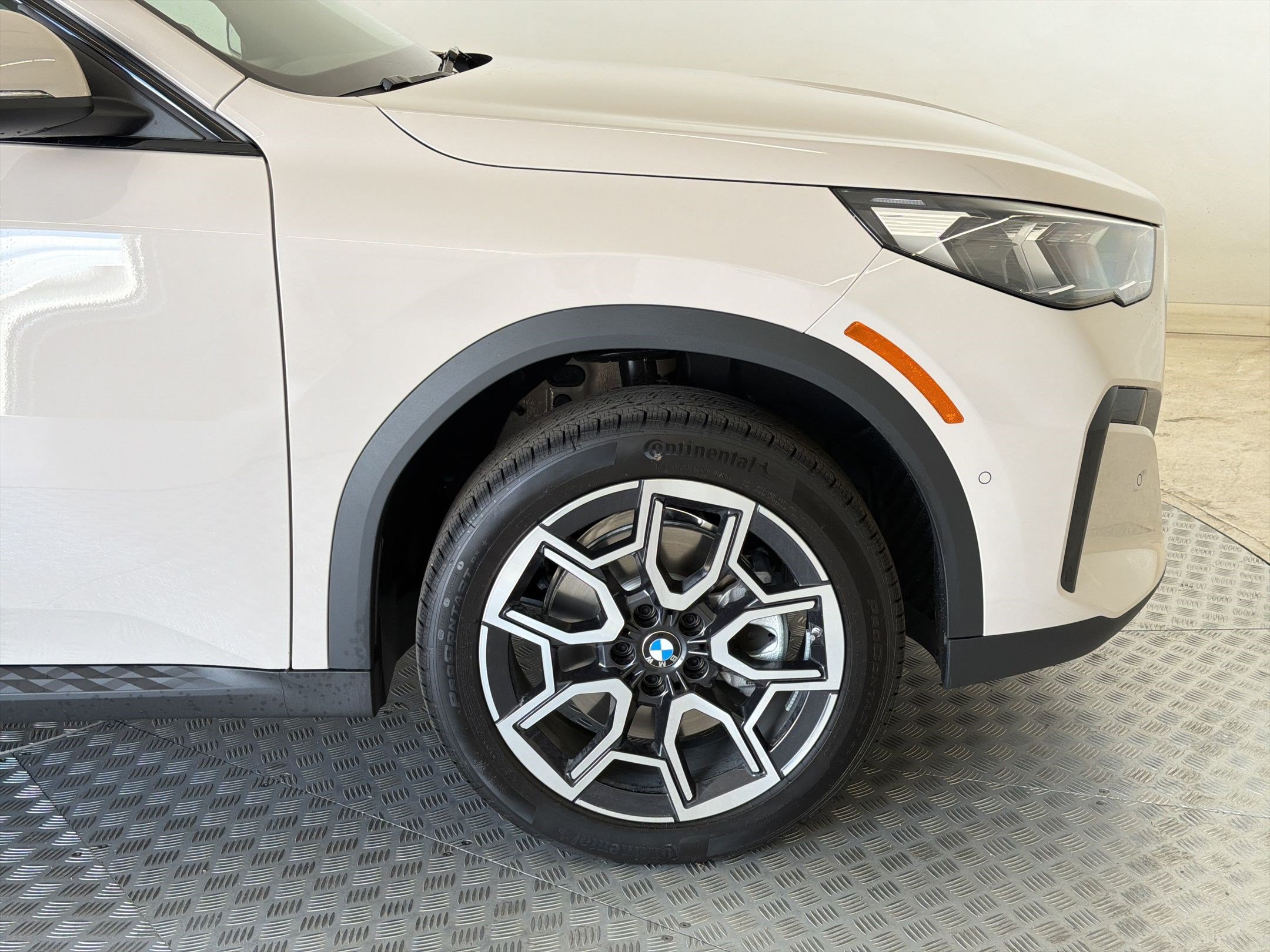 New 2026 BMW X2 xDrive28i AWD/4WD image 12