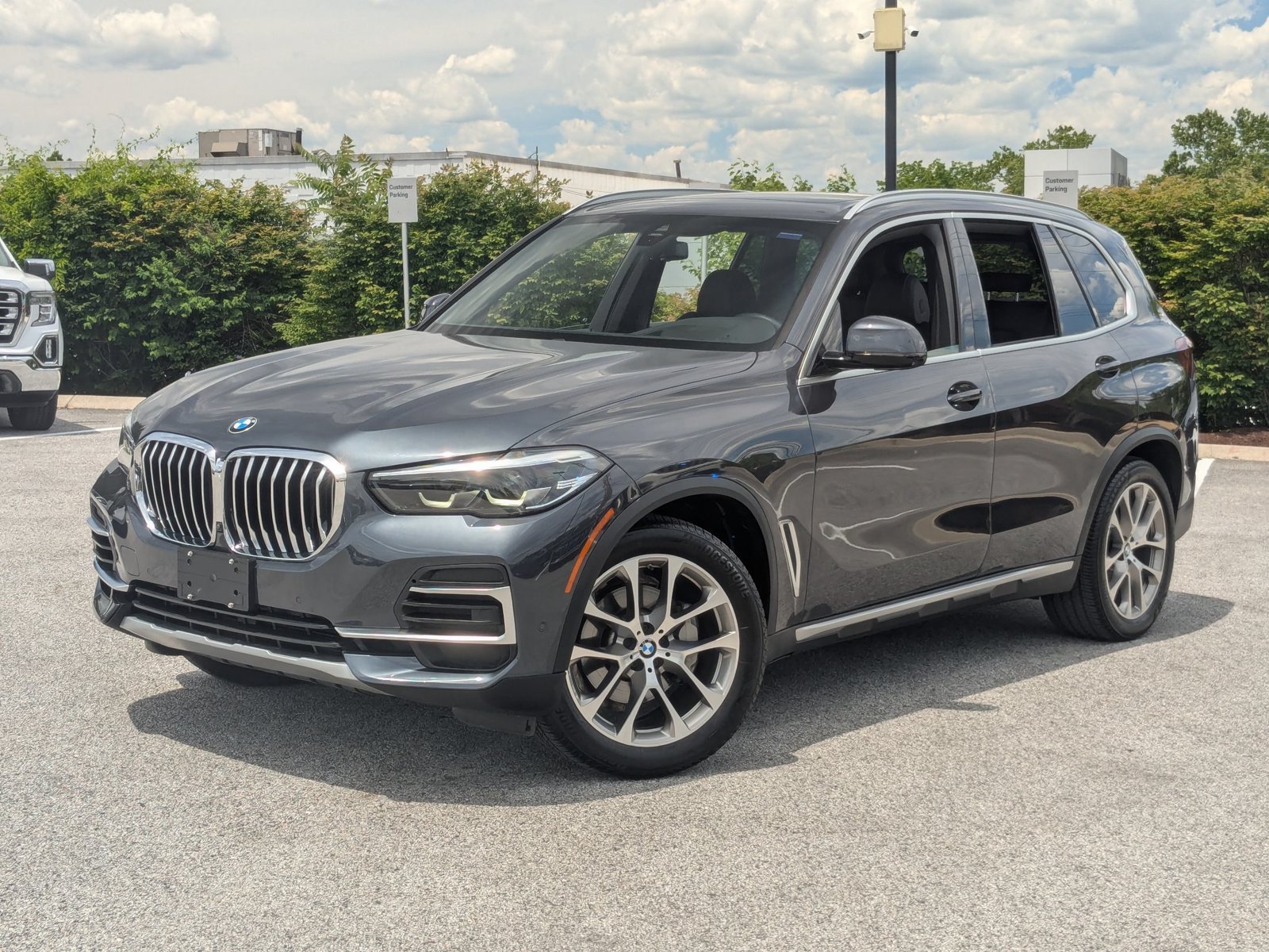 Used 2022 BMW X5 xDrive40i w/ Premium Package AWD/4WD image 1