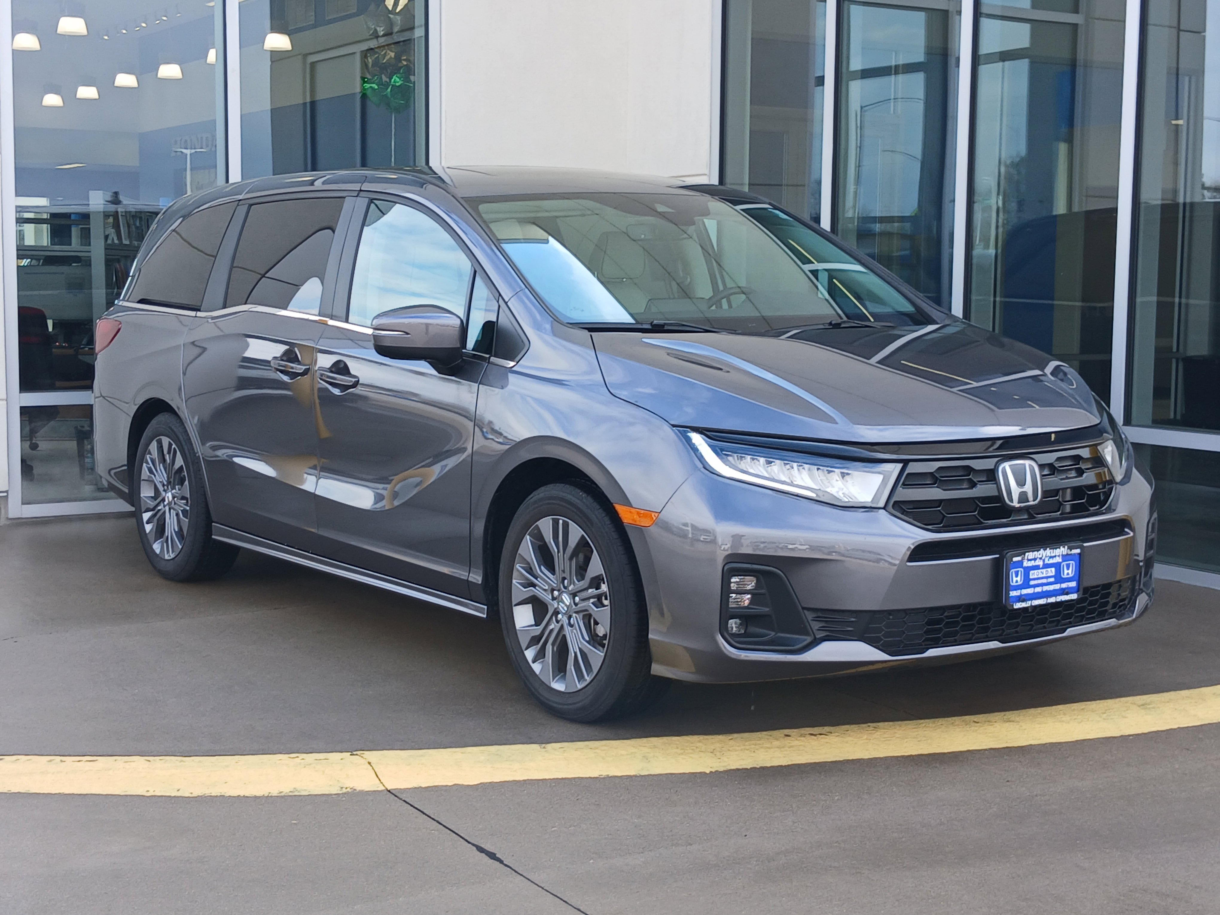 Used 2025 Honda Odyssey Touring image 5