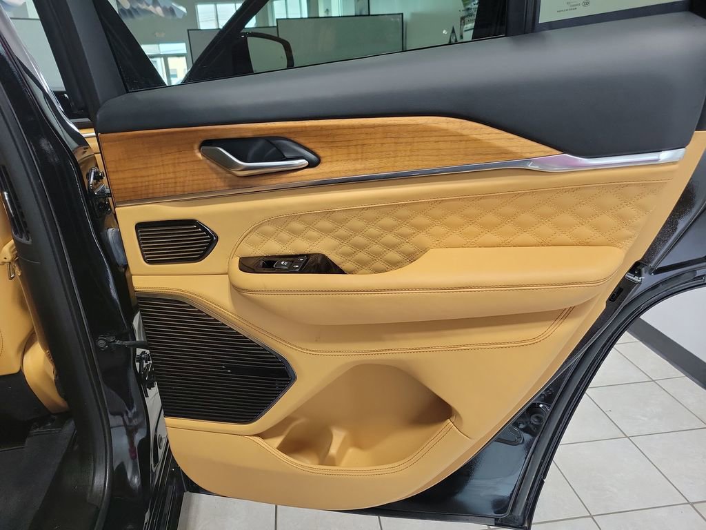 Used 2022 Jeep Grand Cherokee Summit AWD/4WD image 19