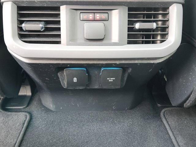 Used 2024 Ford F150 Lightning Lariat image 32