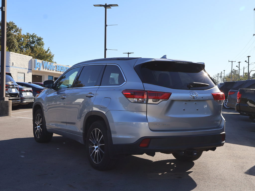 Used 2017 Toyota Highlander SE AWD/4WD image 5