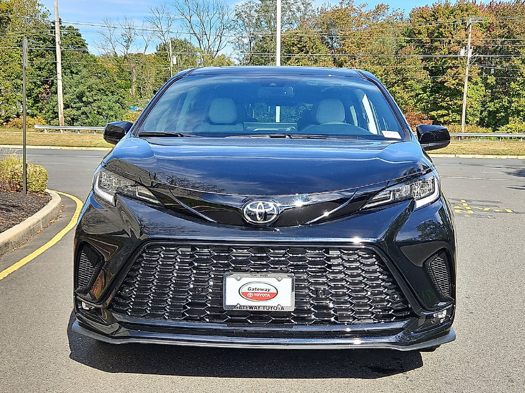 New 2026 Toyota Sienna XSE AWD/4WD image 2