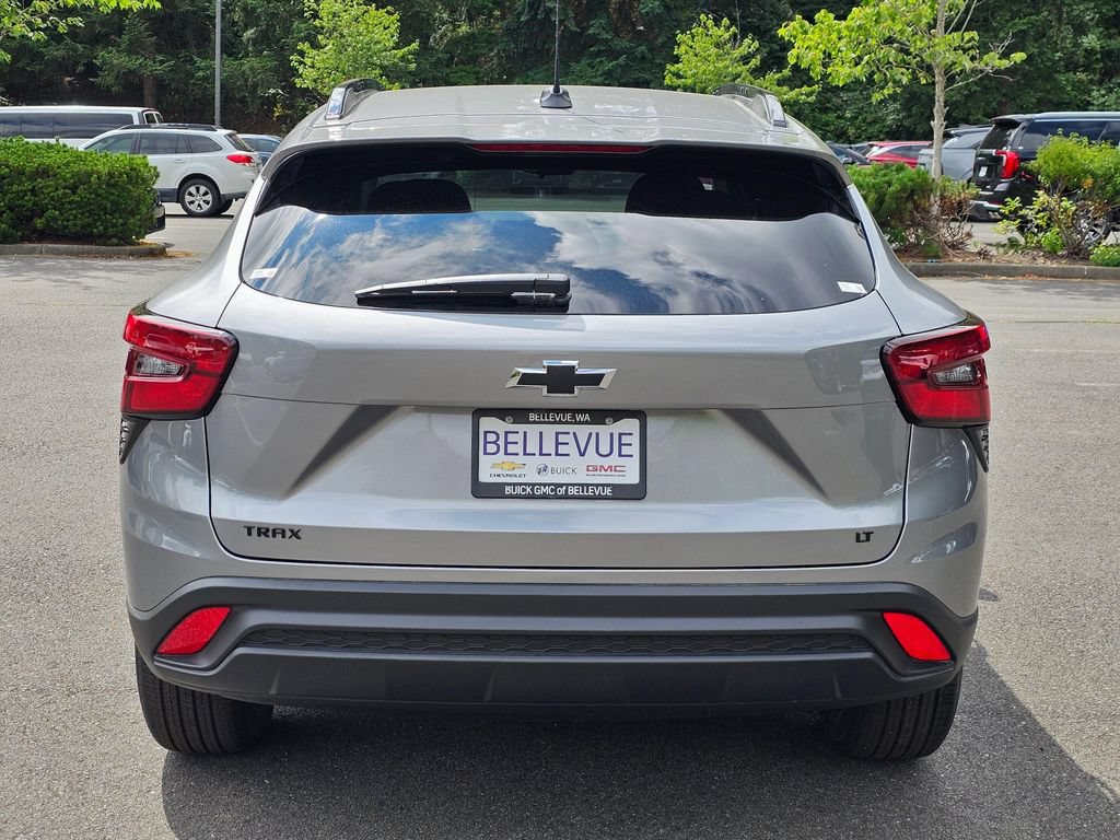 New 2026 Chevrolet Trax LT w/ Midnight Edition FWD image 4