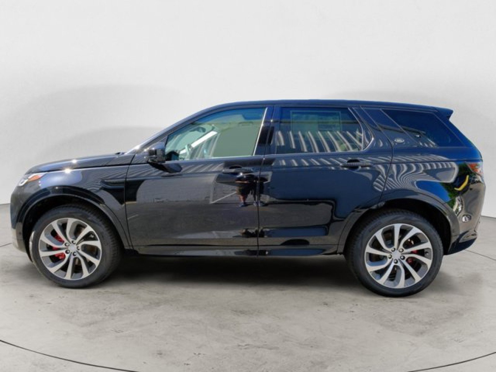 Used 2024 Land Rover Discovery Sport S image 4