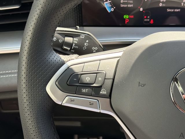 New 2026 Volkswagen Tiguan SE R-Line FWD image 21