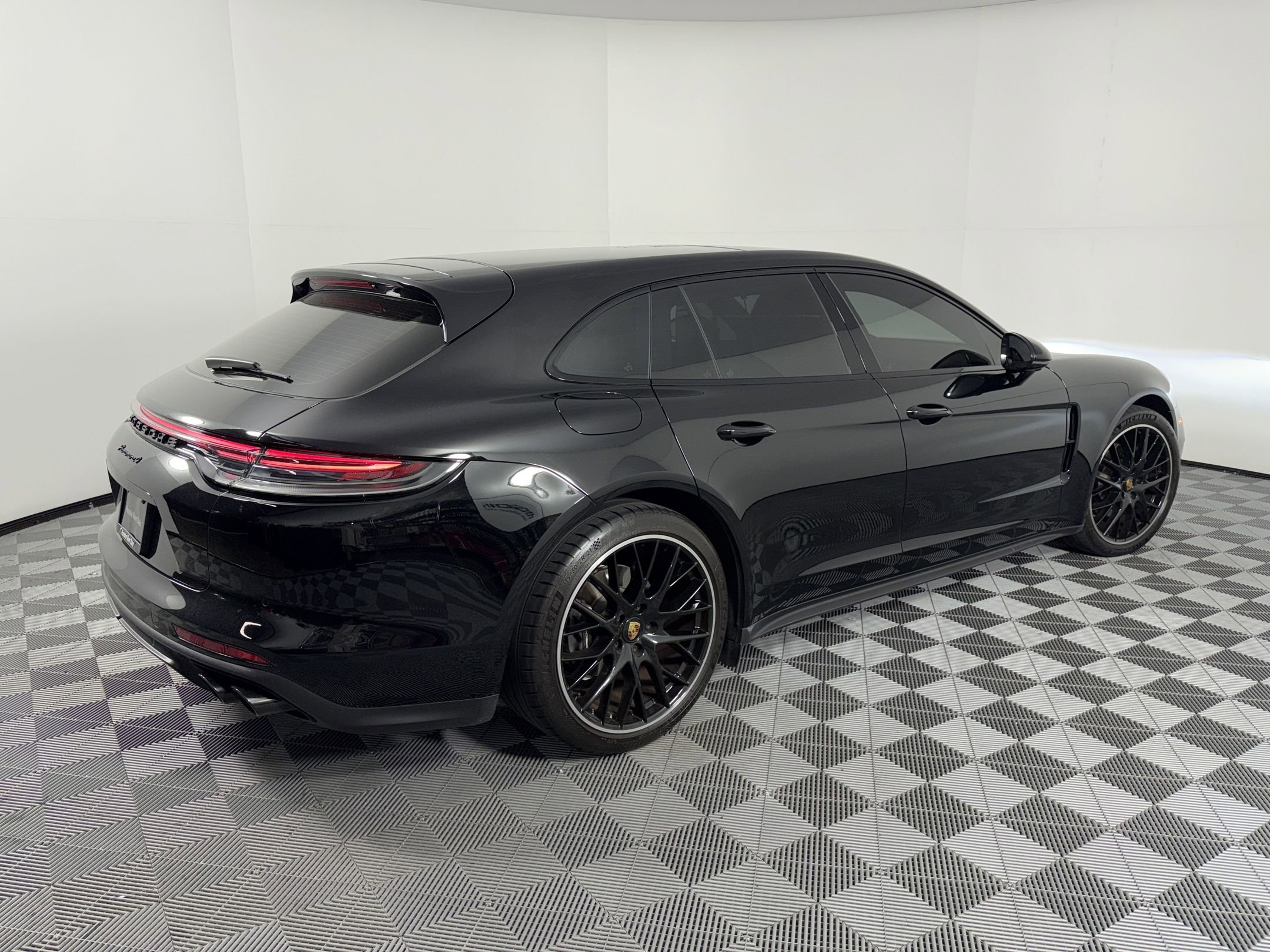 Certified 2023 Porsche Panamera 4 AWD/4WD image 9