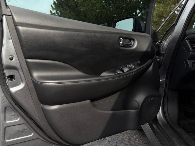 Used 2018 Nissan Leaf SL w/ SL Technology Package FWD image 12