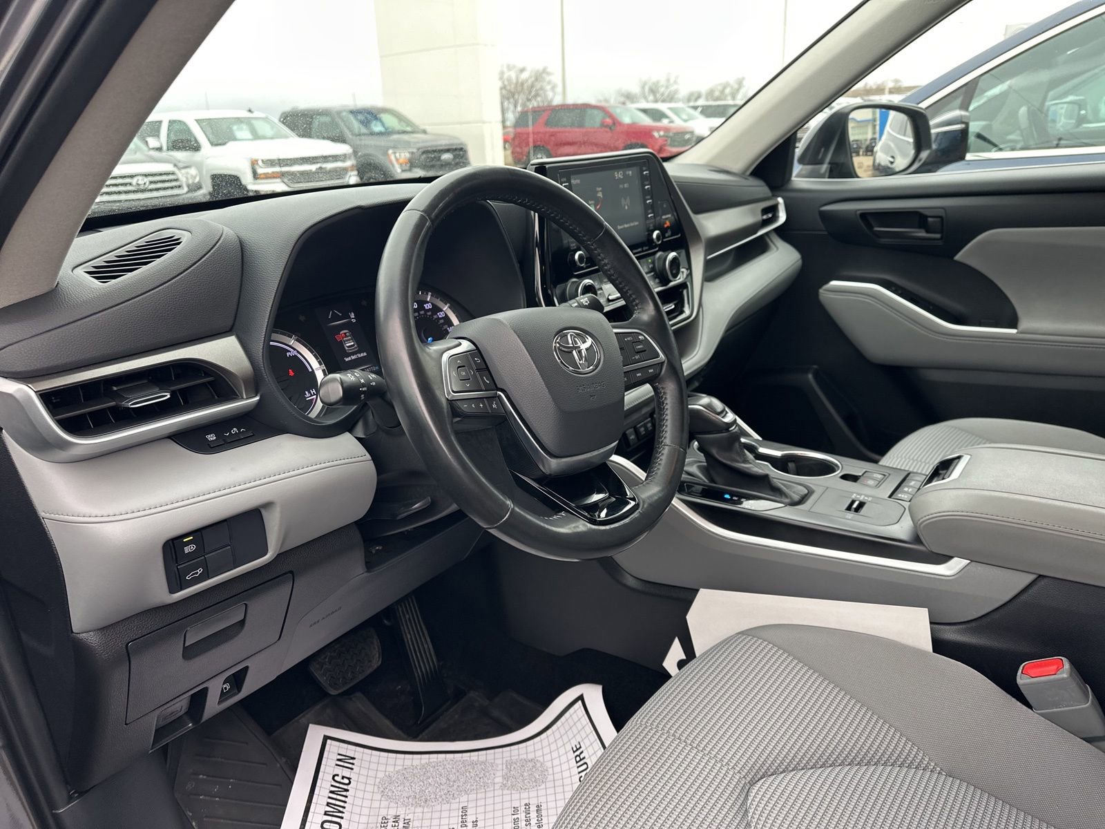 Used 2021 Toyota Highlander LE image 12