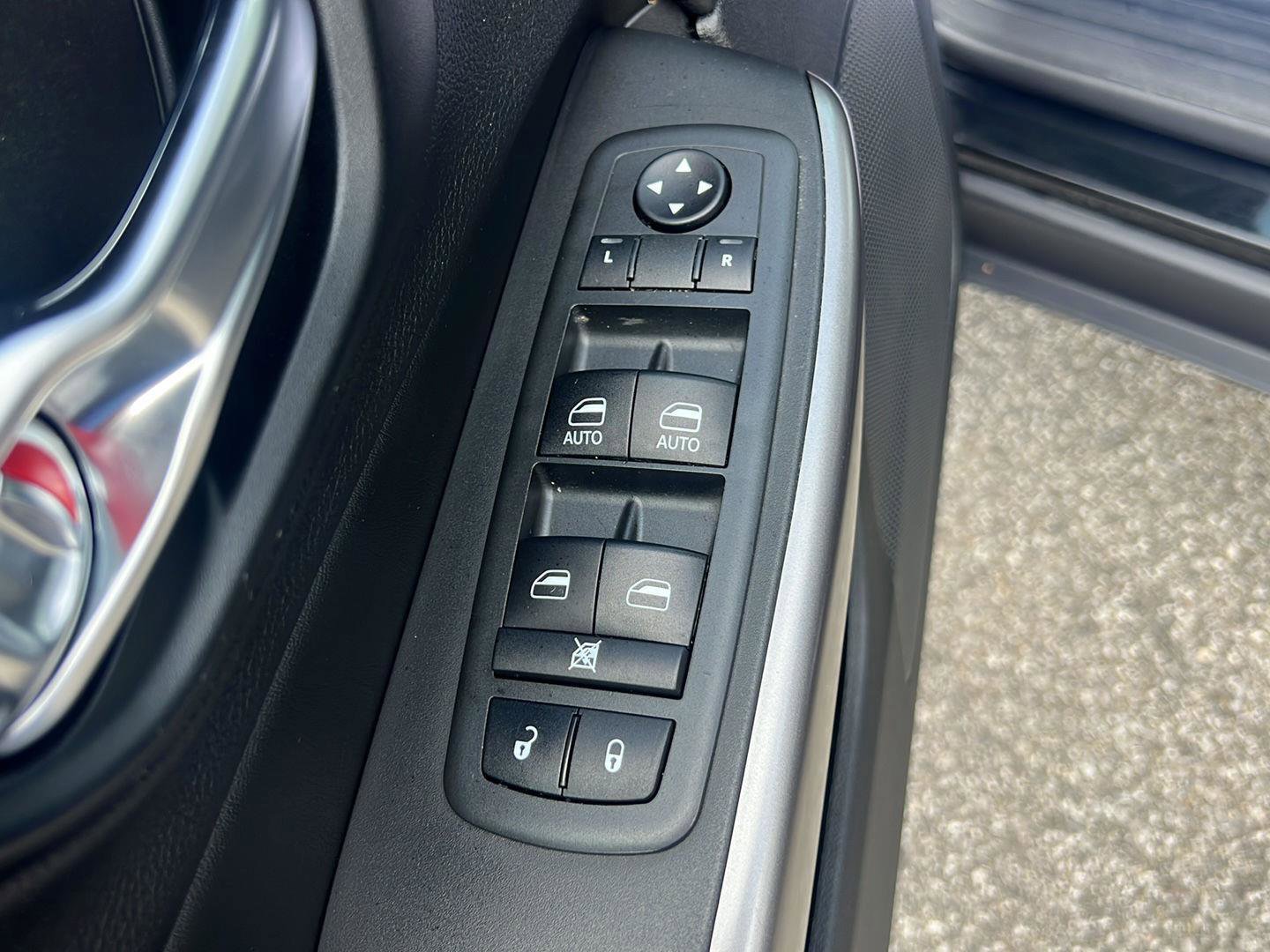 Used 2021 Jeep Cherokee Latitude Lux w/ Comfort/Convenience Group image 18