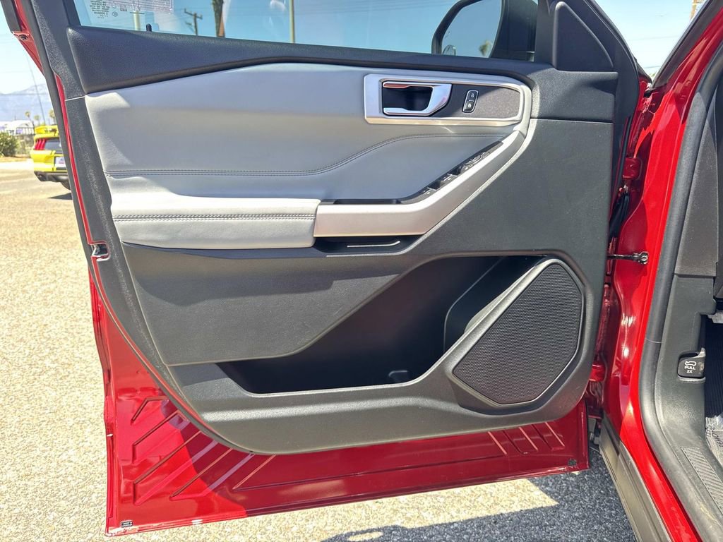 Used 2021 Ford Explorer XLT w/ Equipment Group 202A RWD image 19