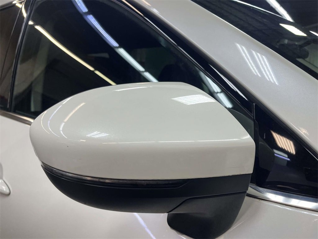 Used 2024 Nissan Pathfinder SV image 11