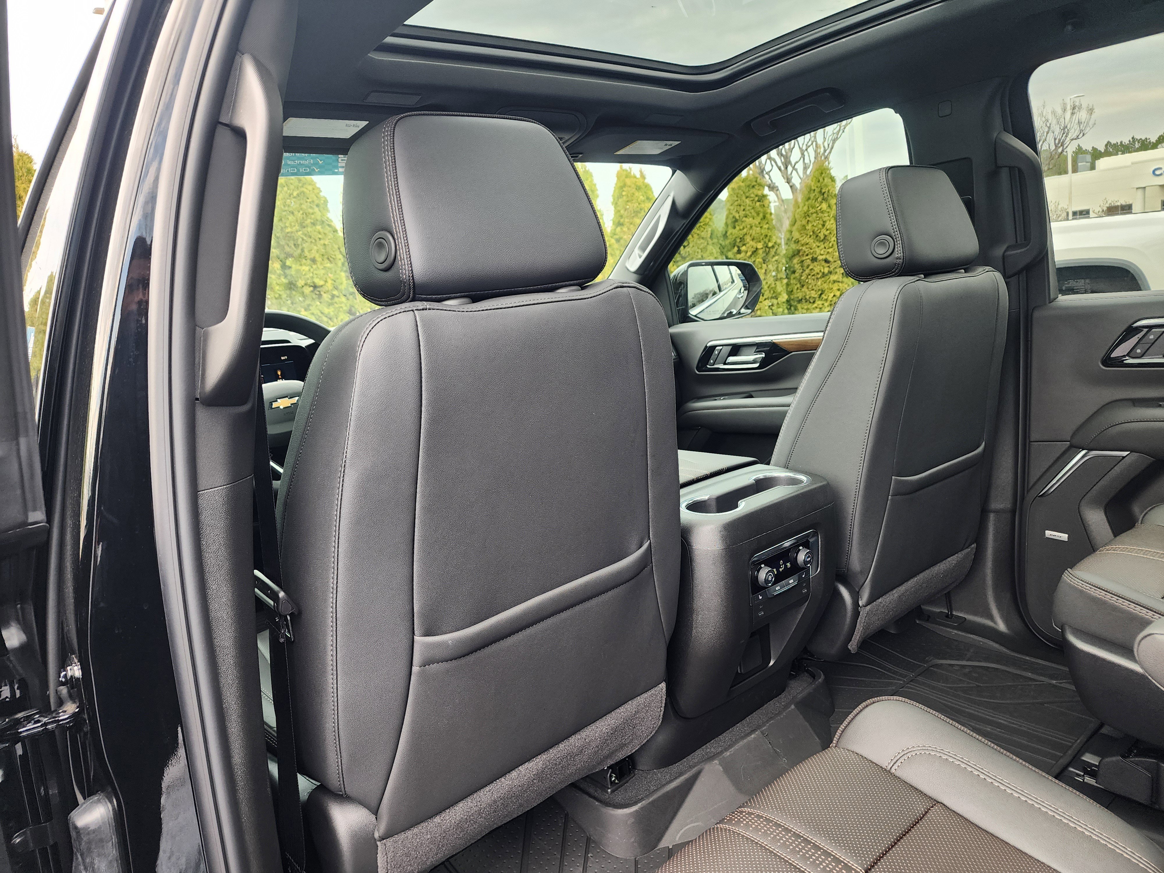 Used 2026 Chevrolet Suburban High Country image 15