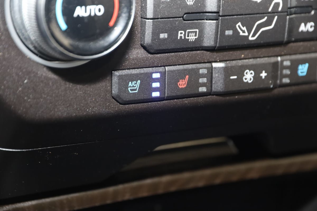 Used 2019 Ford F350 Limited AWD/4WD image 8