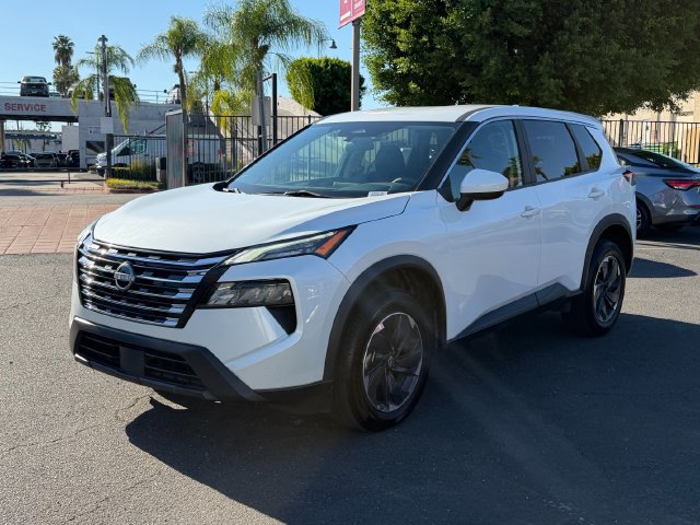 Used 2024 Nissan Rogue SV FWD image 3