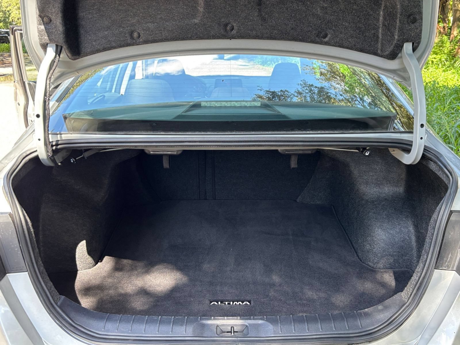 Used 2025 Nissan Altima 2.5 SV FWD image 31