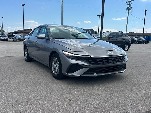 Certified 2024 Hyundai Elantra SE FWD image 10