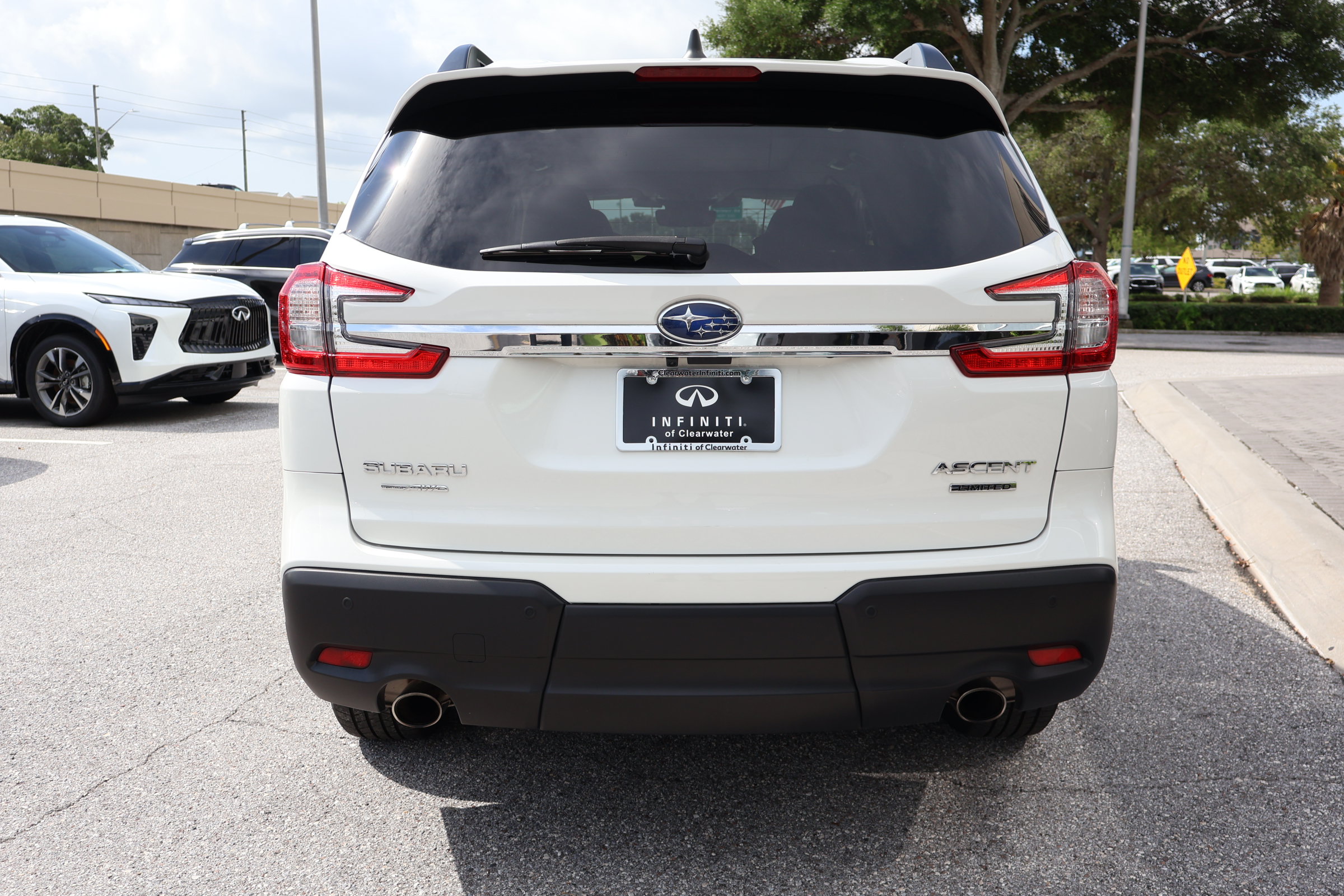 Used 2024 Subaru Ascent Limited w/ Technology Package AWD/4WD image 8